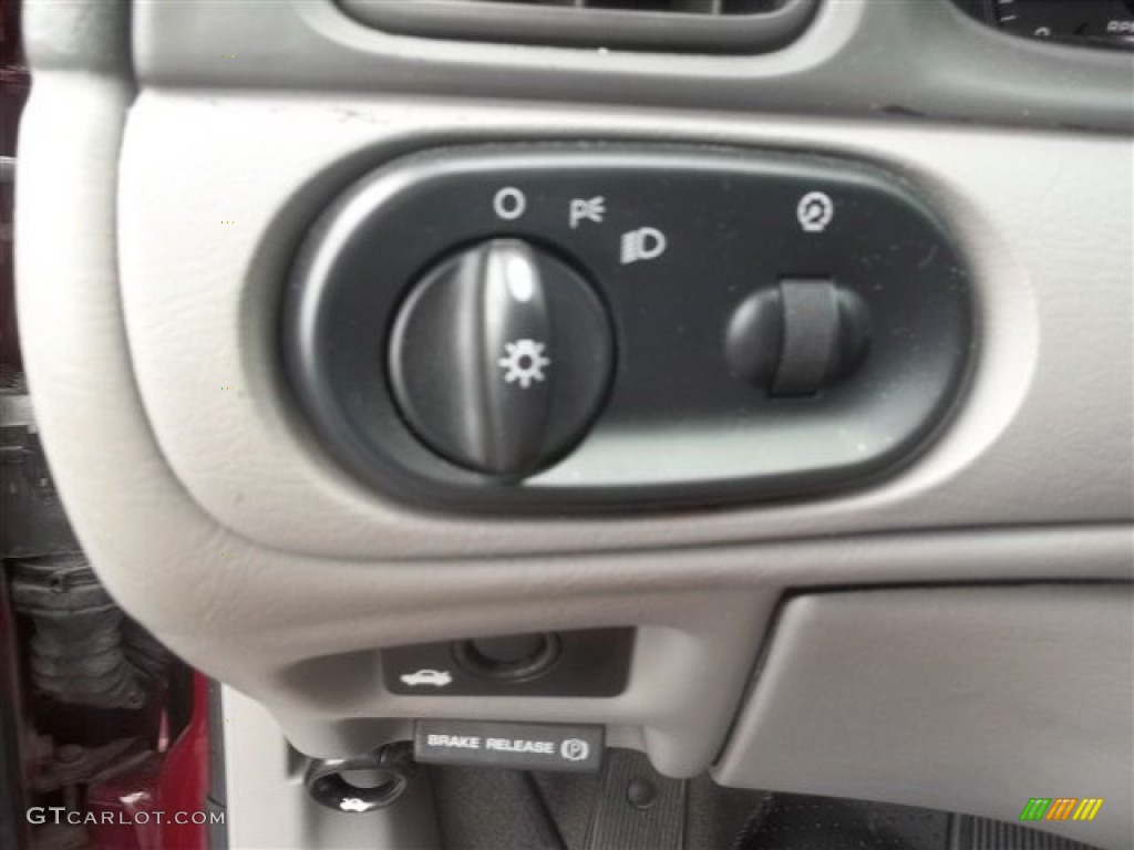2007 Ford Taurus SE Controls Photo #67865533