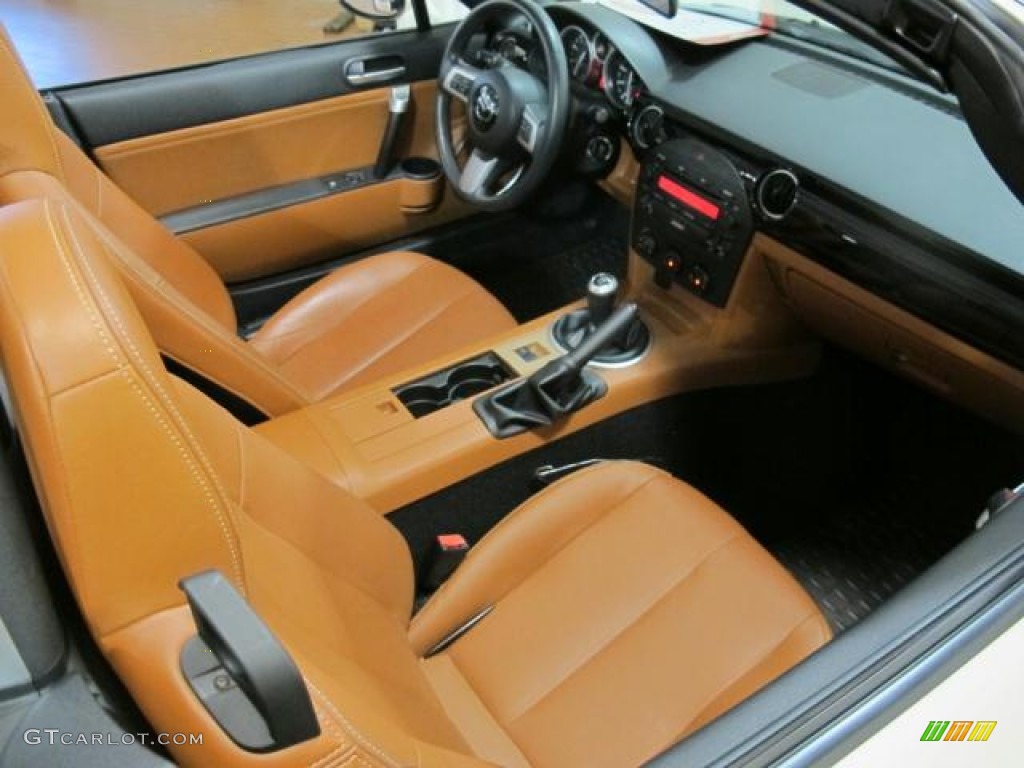Tan Interior 2006 Mazda MX-5 Miata Grand Touring Roadster Photo #67869547
