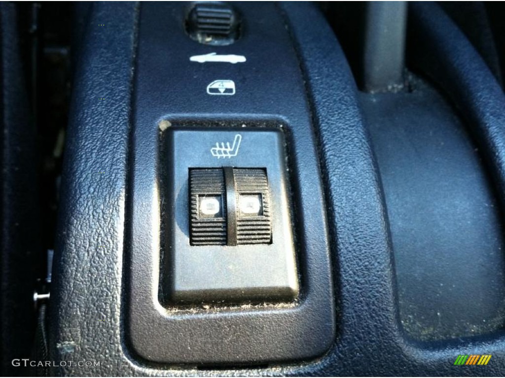 2003 Chrysler Sebring Limited Convertible Controls Photo #67879501