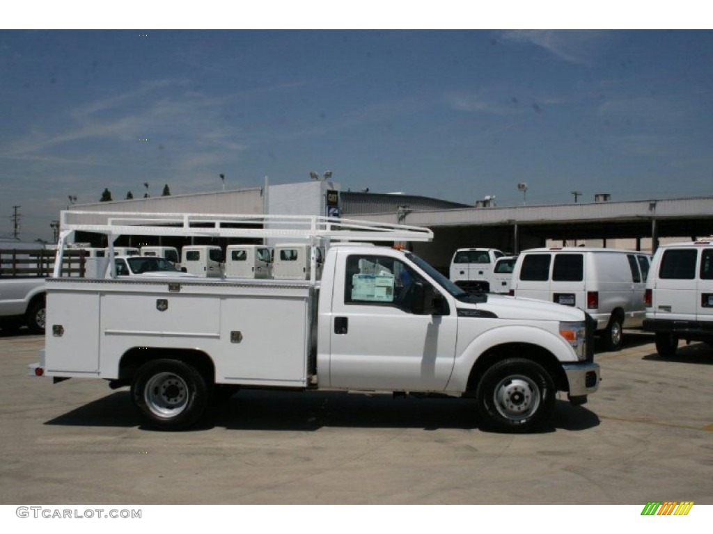 Oxford White 2012 Ford F350 Super Duty XL Regular Cab Utility Truck Exterior Photo #67880092