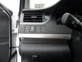Super White - Camry SE Photo No. 33