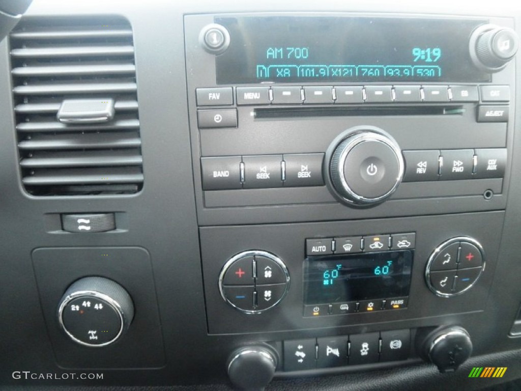 2013 GMC Sierra 2500HD SLE Extended Cab 4x4 Controls Photo #67882324