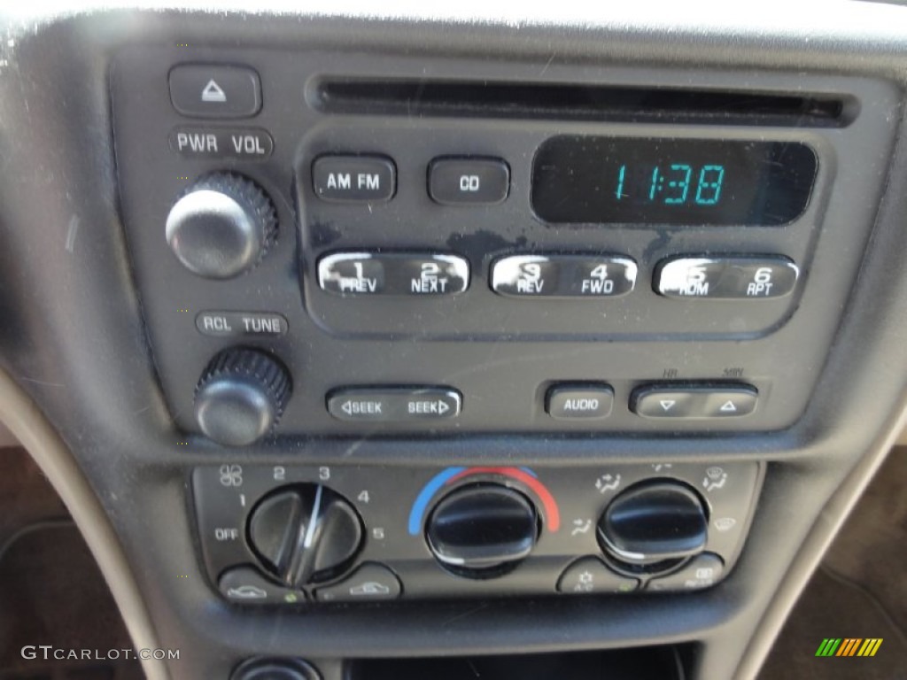 2005 Classic  - Light Driftwood Metallic / Neutral photo #32