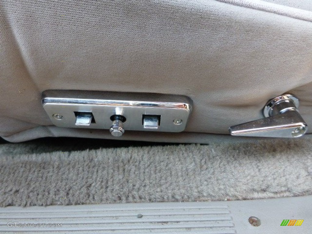 1990 Ford LTD Crown Victoria Standard LTD Crown Victoria Model Controls Photo #67902518