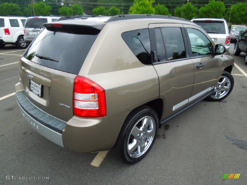 2007 Compass Limited 4x4 - Light Khaki Metallic / Pastel Pebble Beige photo #4