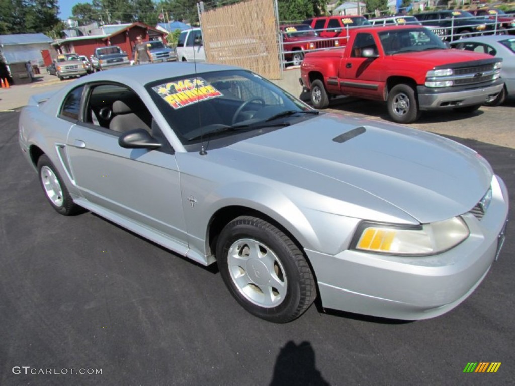 2000 Mustang V6 Coupe - Silver Metallic / Dark Charcoal photo #1