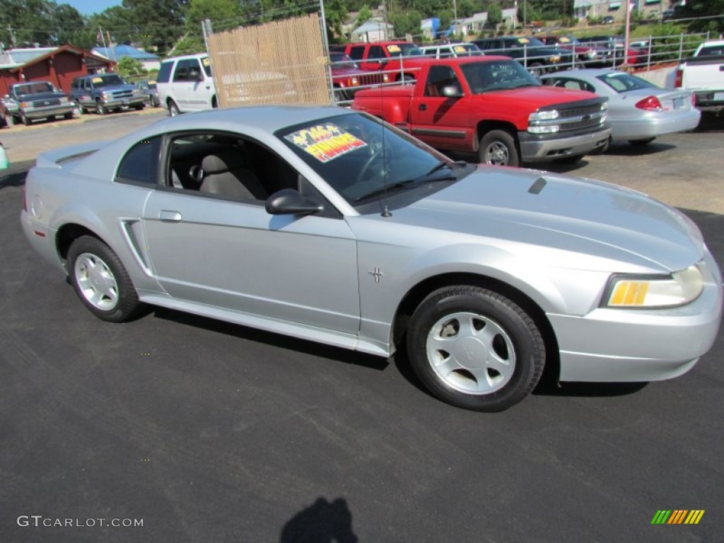 2000 Mustang V6 Coupe - Silver Metallic / Dark Charcoal photo #2