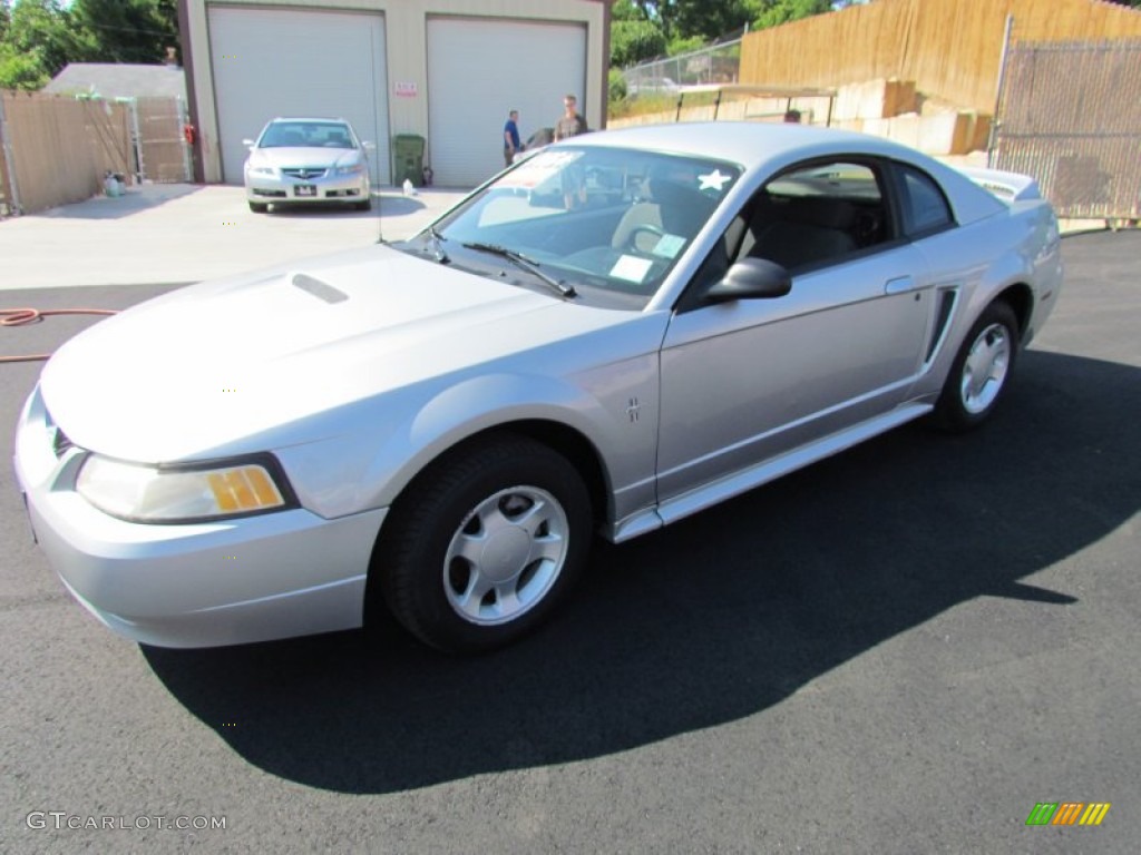 2000 Mustang V6 Coupe - Silver Metallic / Dark Charcoal photo #10