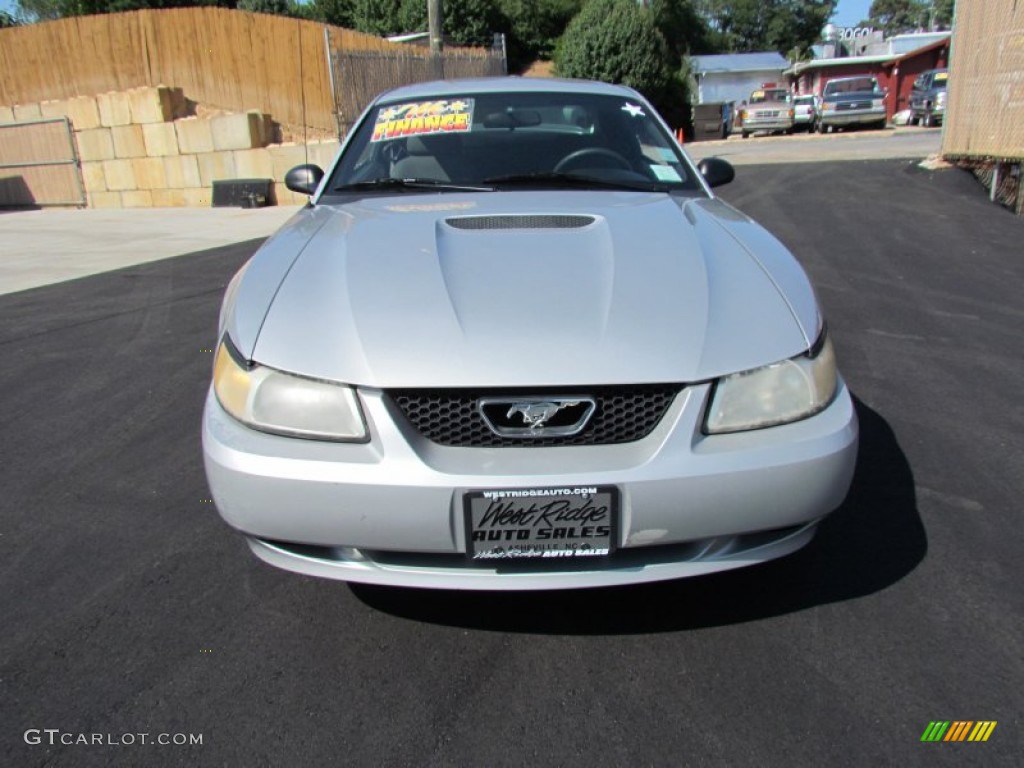 2000 Mustang V6 Coupe - Silver Metallic / Dark Charcoal photo #12