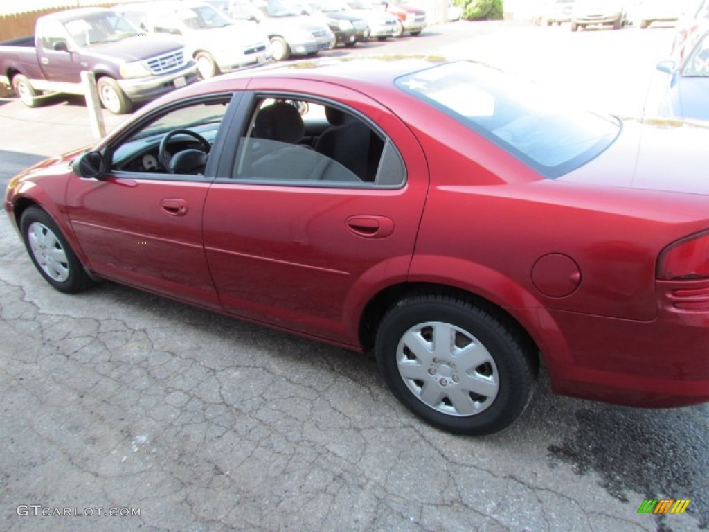 2002 Stratus SE Sedan - Inferno Red Pearl / Sandstone photo #8