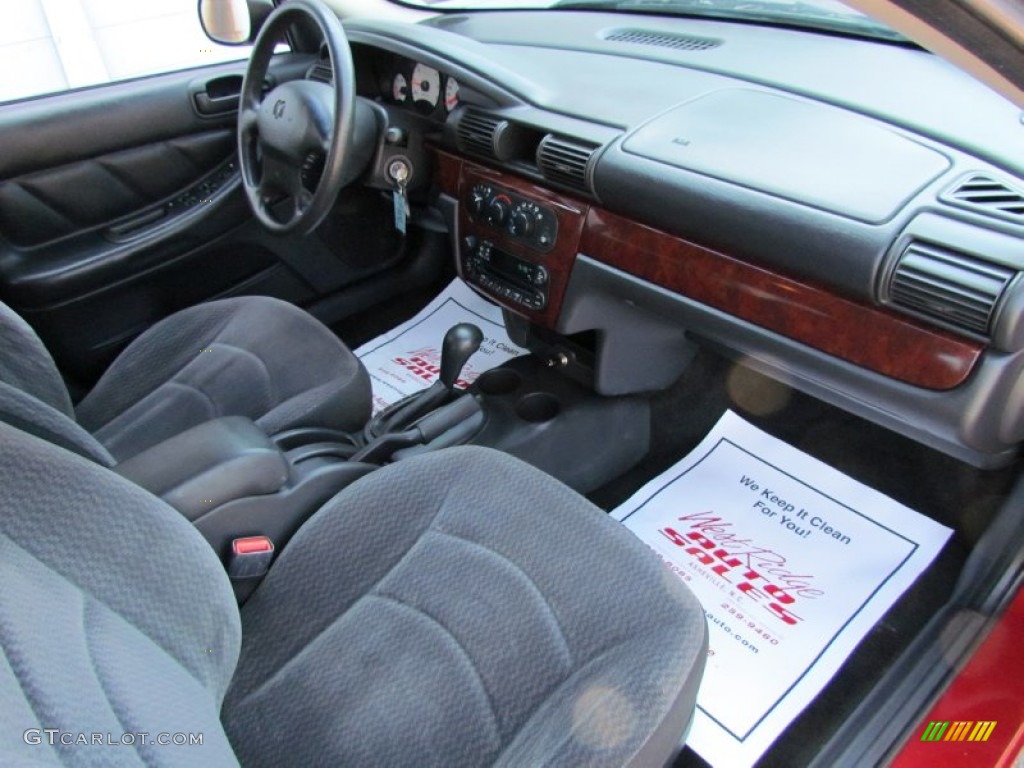 Sandstone Interior 2002 Dodge Stratus SE Sedan Photo #67906181