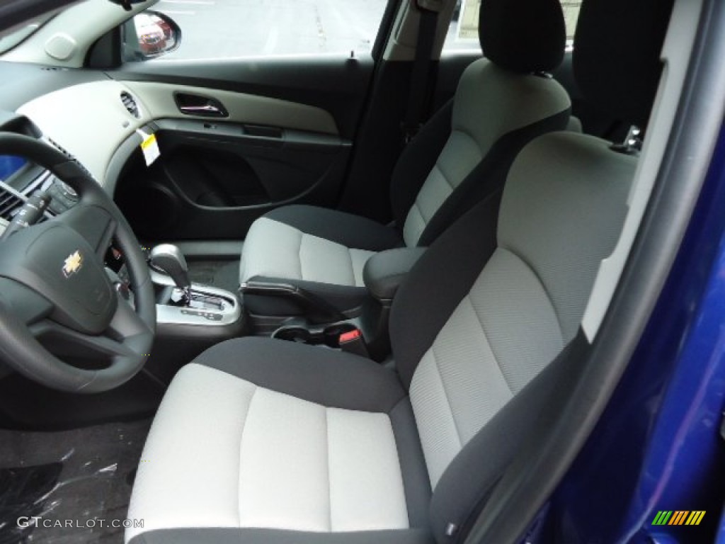 2012 Chevrolet Cruze LS Front Seat Photos