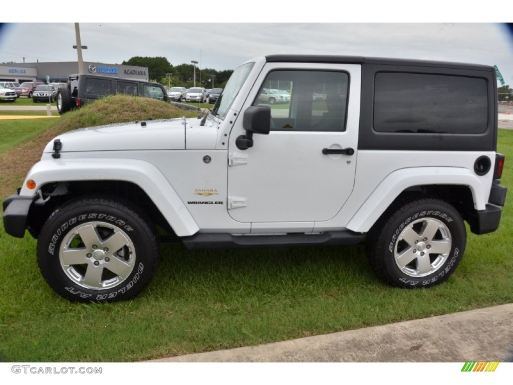 2011 Wrangler Sahara 4x4 - Bright White / Black photo #2