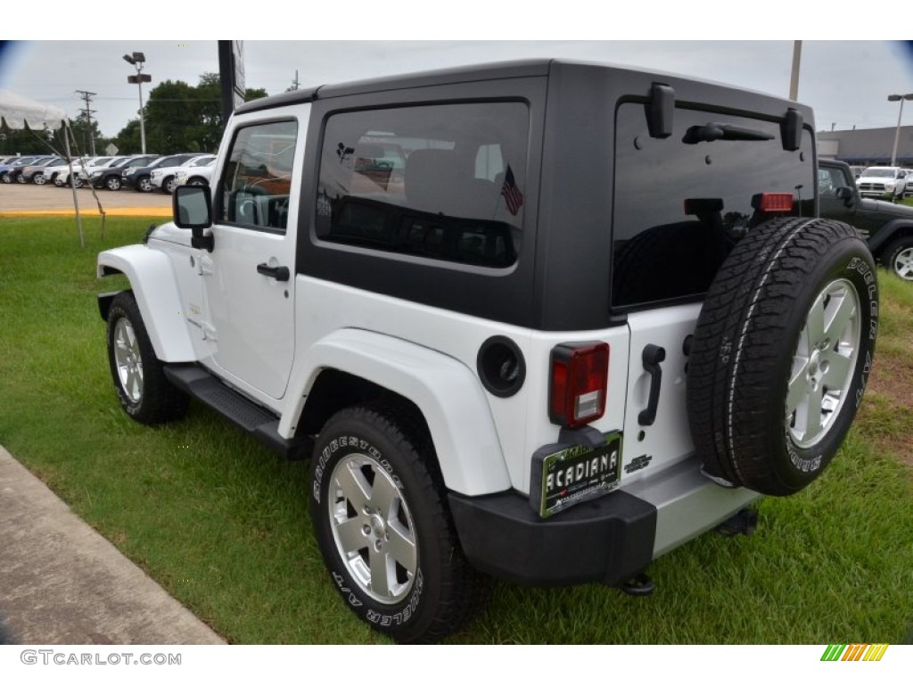 2011 Wrangler Sahara 4x4 - Bright White / Black photo #3