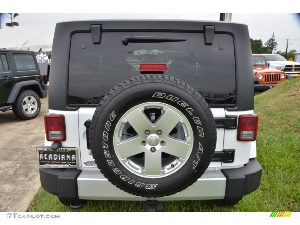 2011 Wrangler Sahara 4x4 - Bright White / Black photo #4