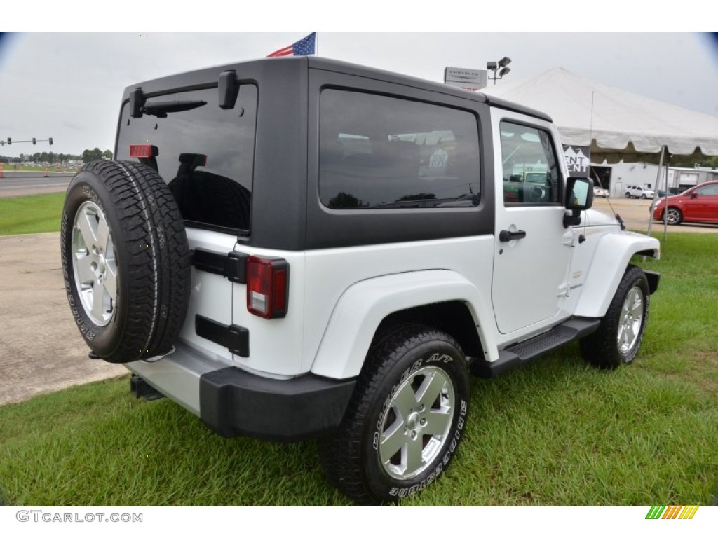 2011 Wrangler Sahara 4x4 - Bright White / Black photo #6