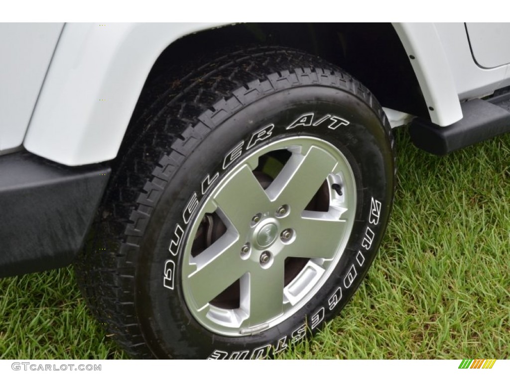 2011 Wrangler Sahara 4x4 - Bright White / Black photo #7