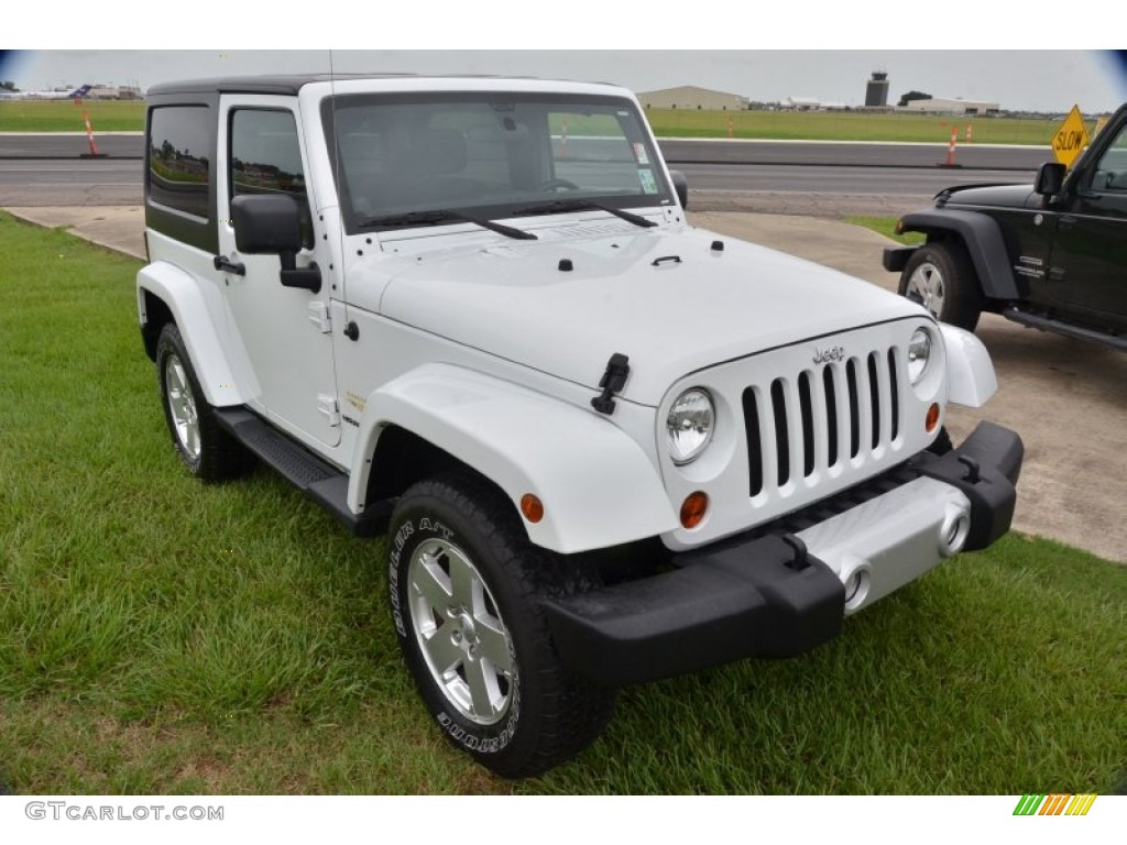 2011 Wrangler Sahara 4x4 - Bright White / Black photo #9