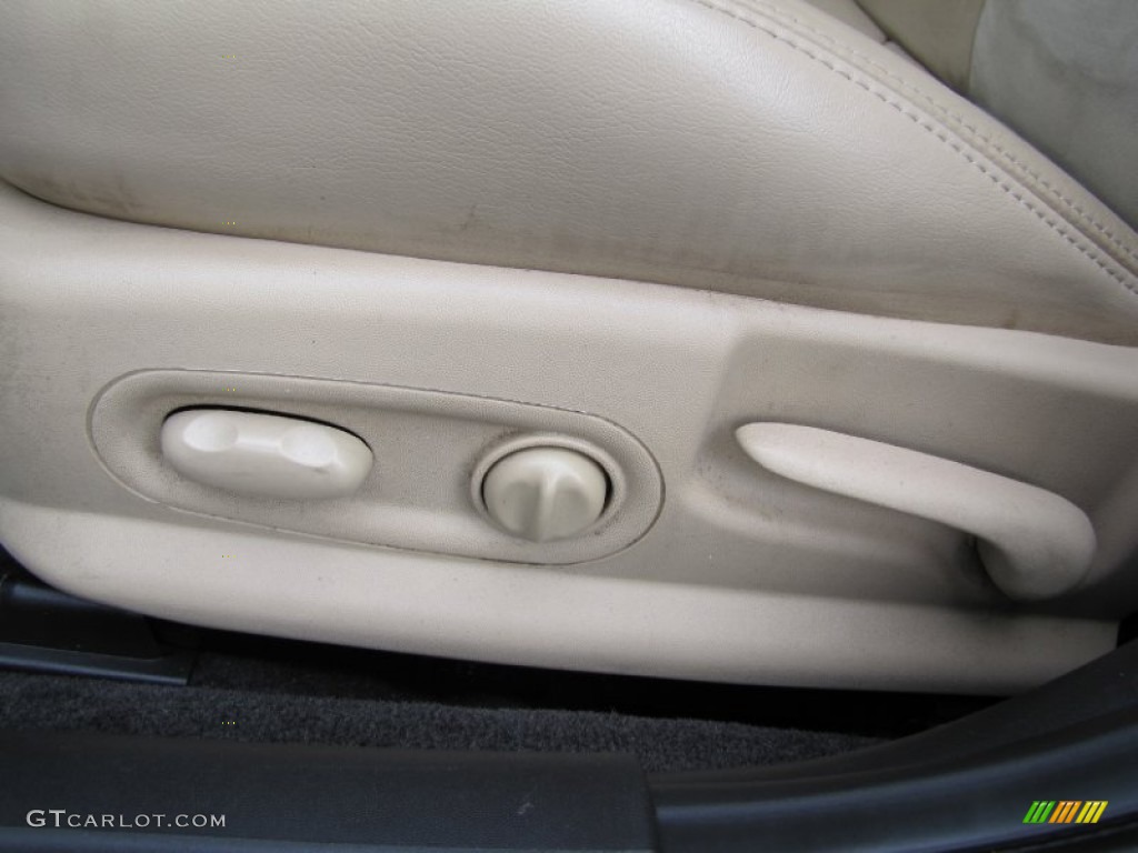 2008 Pontiac Grand Prix GXP Sedan Controls Photo #67909502