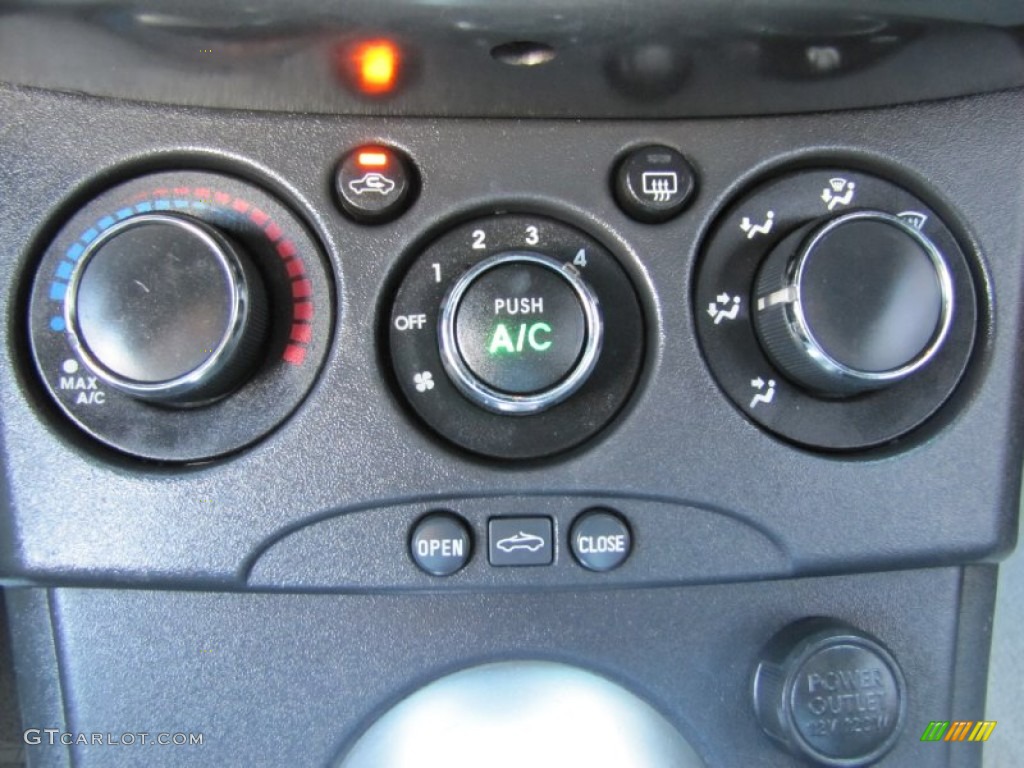 2009 Mitsubishi Eclipse Spyder GS Controls Photo #67910705