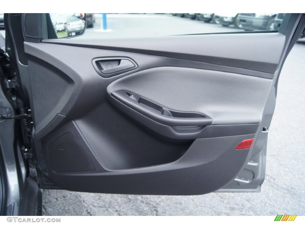 2012 Focus SE Sedan - Sterling Grey Metallic / Charcoal Black photo #13
