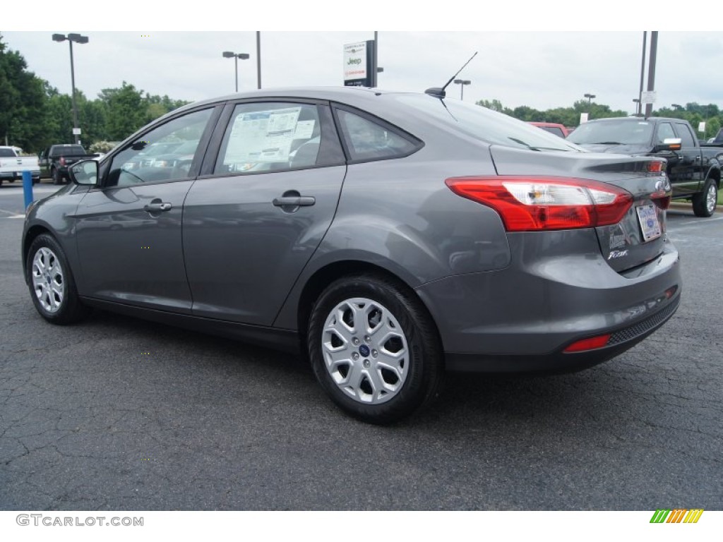 2012 Focus SE Sedan - Sterling Grey Metallic / Charcoal Black photo #30