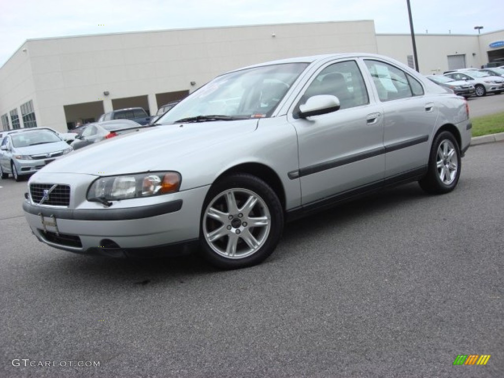 2002 S60 2.4T - Silver Metallic / Taupe/Light Taupe photo #2
