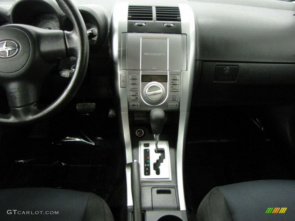 2005 Scion tC Standard tC Model Controls Photo #67919390