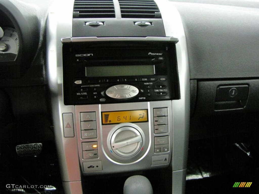 2005 Scion tC Standard tC Model Controls Photo #67919408