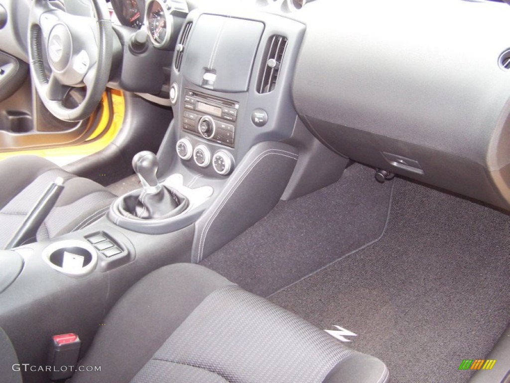 2009 370Z Sport Coupe - Chicane Yellow / Black Cloth photo #7