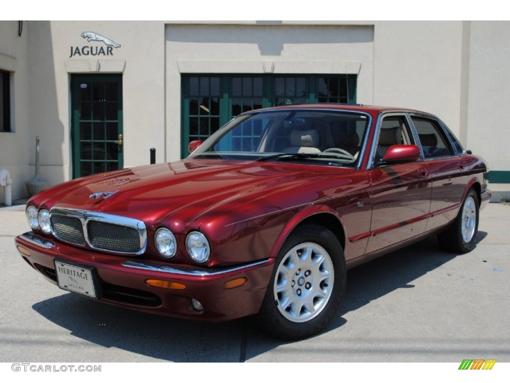 2002 XJ XJ8 - Carnival Red Metallic / Cashmere photo #1
