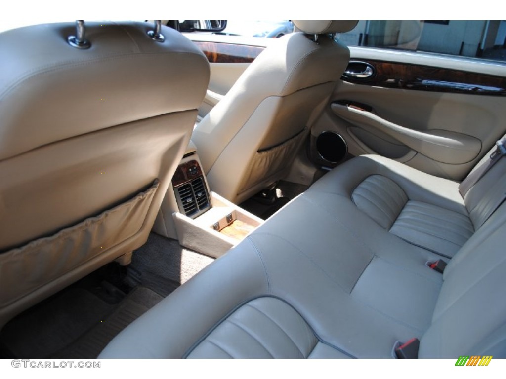 2002 XJ XJ8 - Carnival Red Metallic / Cashmere photo #17