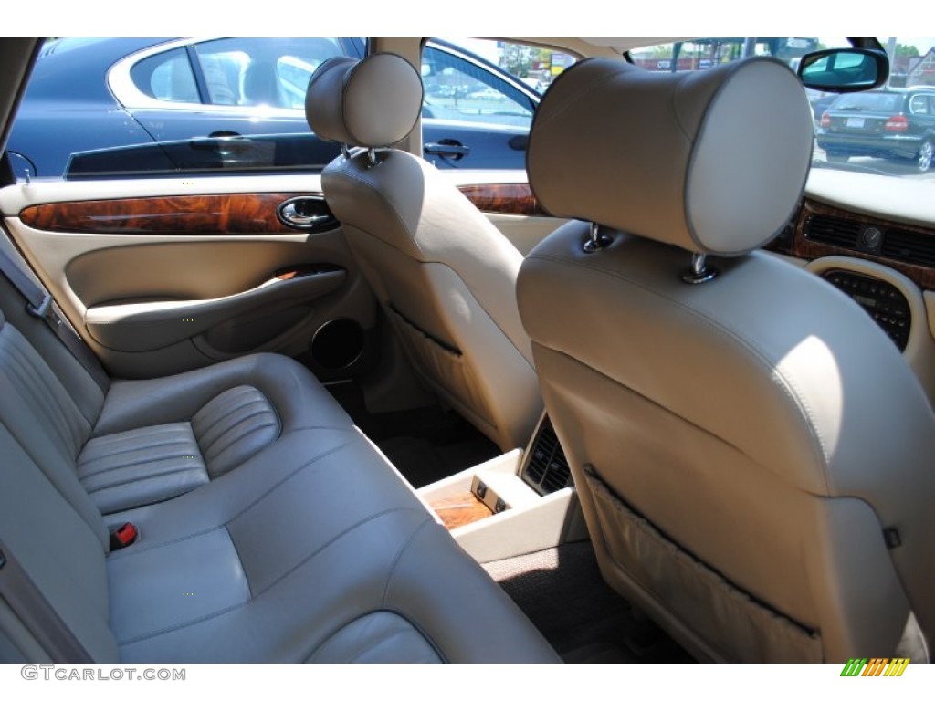 2002 XJ XJ8 - Carnival Red Metallic / Cashmere photo #18