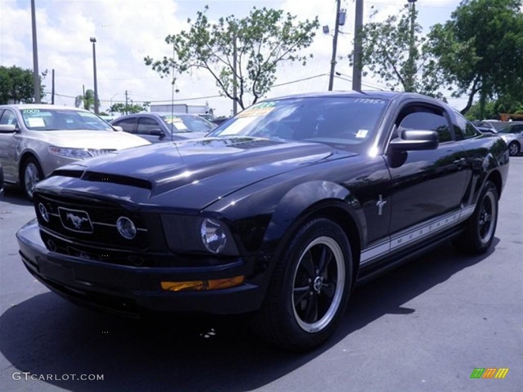 2006 Mustang V6 Deluxe Coupe - Black / Dark Charcoal photo #9
