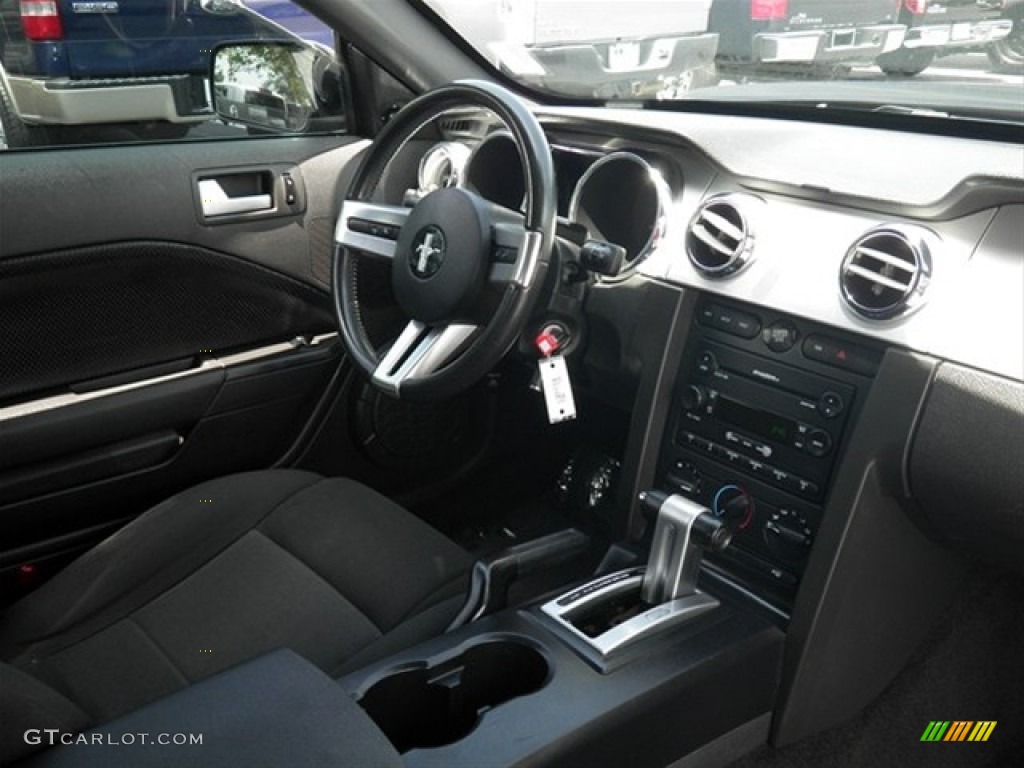 2006 Mustang V6 Deluxe Coupe - Black / Dark Charcoal photo #21