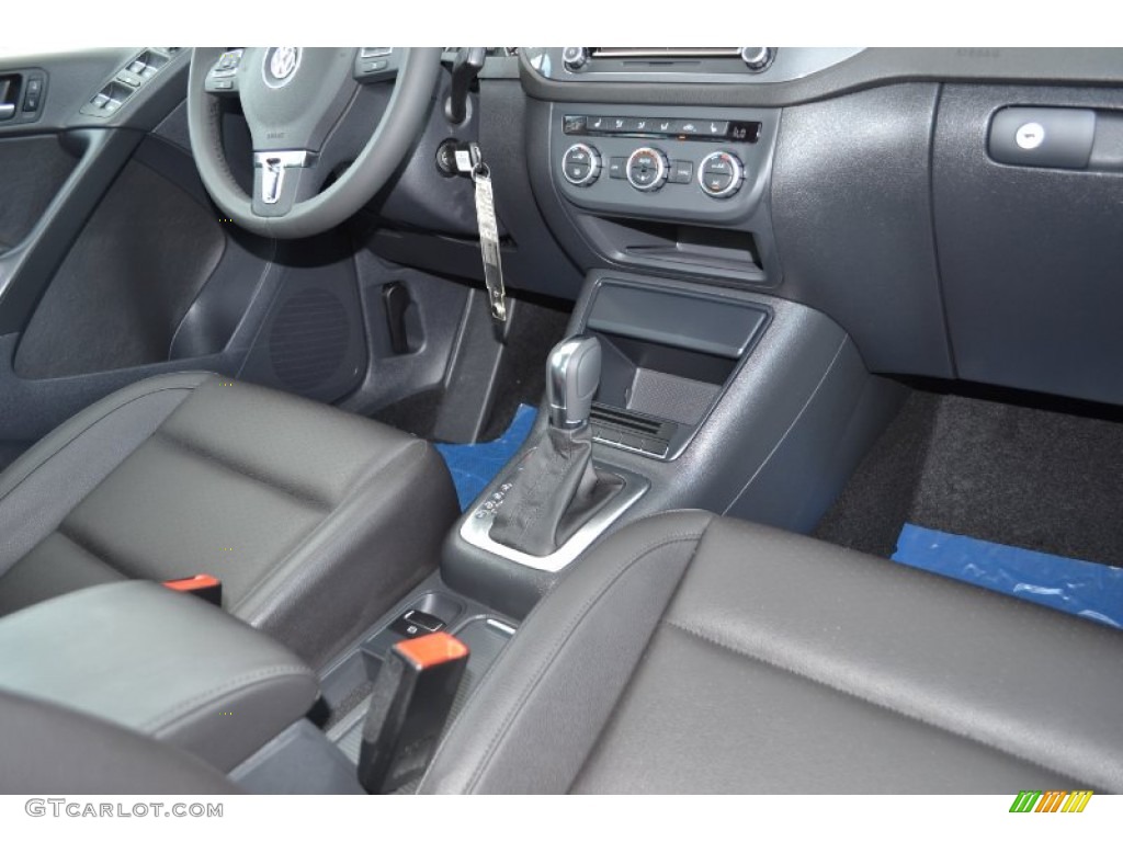 Black Interior 2013 Volkswagen Tiguan SE 4Motion Photo #67930991