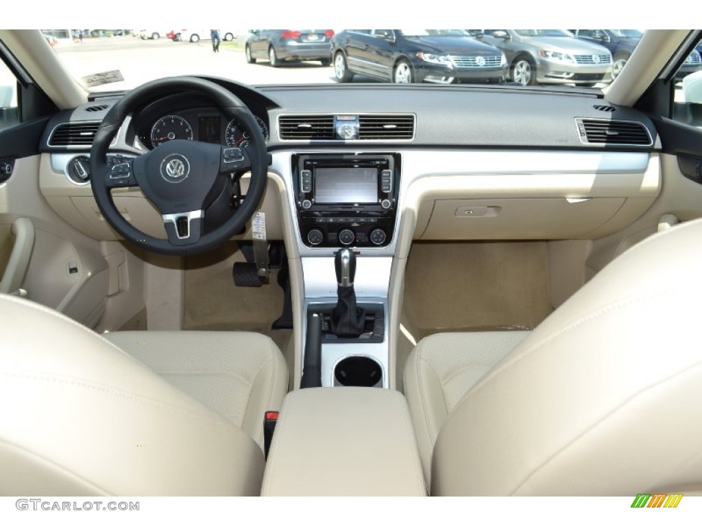 2013 Volkswagen Passat 2.5L SE Cornsilk Beige Dashboard Photo #67931102