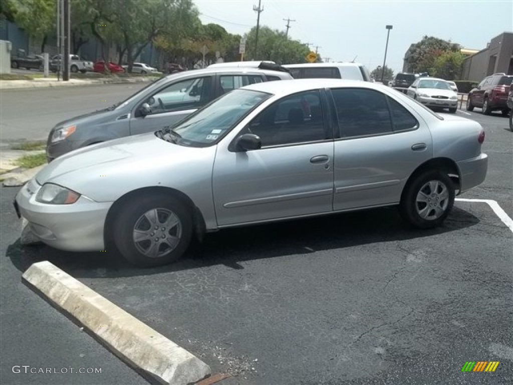 2003 Cavalier Sedan - Ultra Silver Metallic / Graphite Gray photo #13