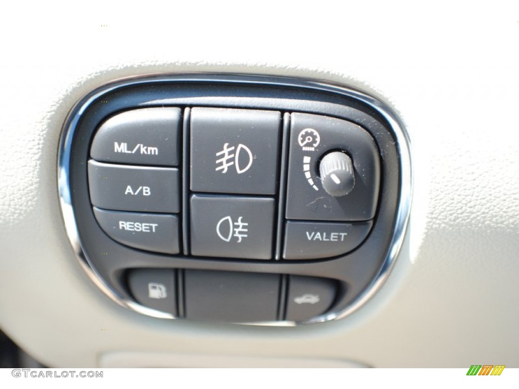2009 Jaguar XJ Vanden Plas Controls Photo #67939190
