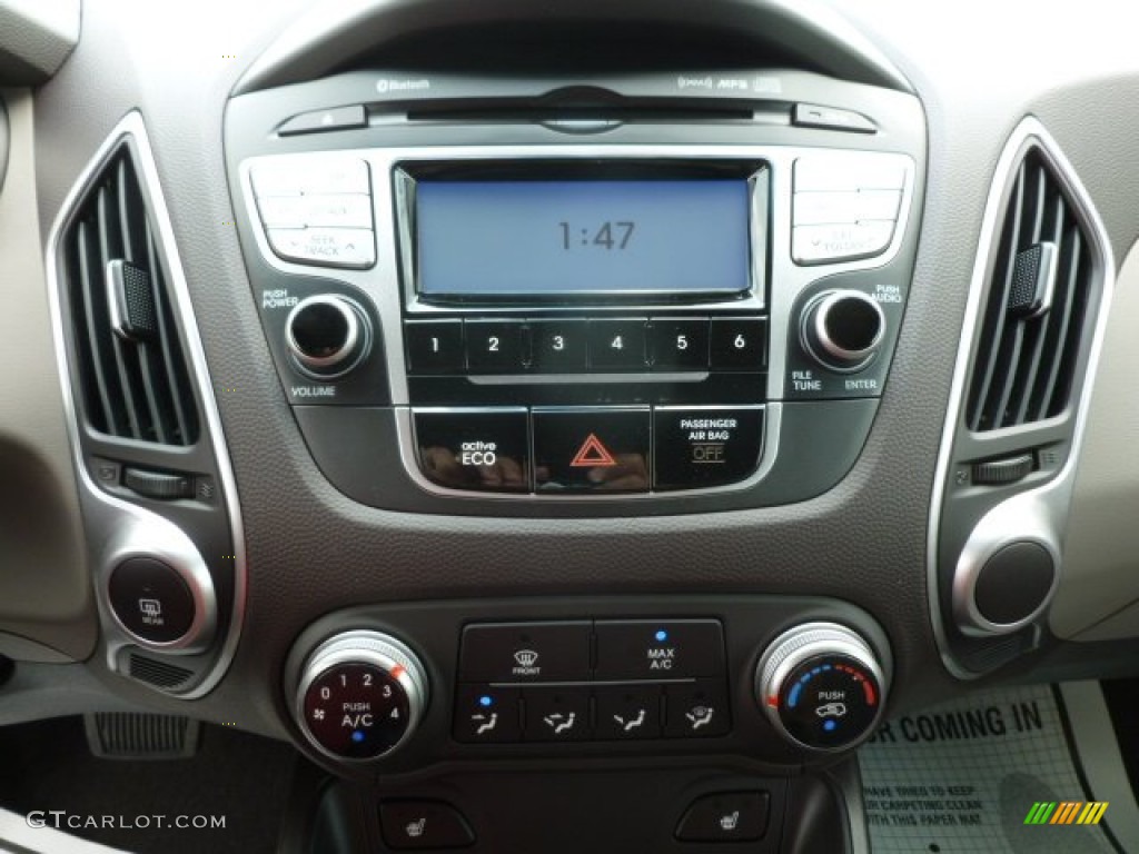 2013 Hyundai Tucson GLS Controls Photo #67939523