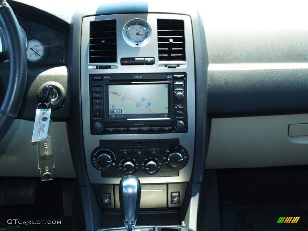 2007 Chrysler 300 C SRT8 Controls Photo #67940885