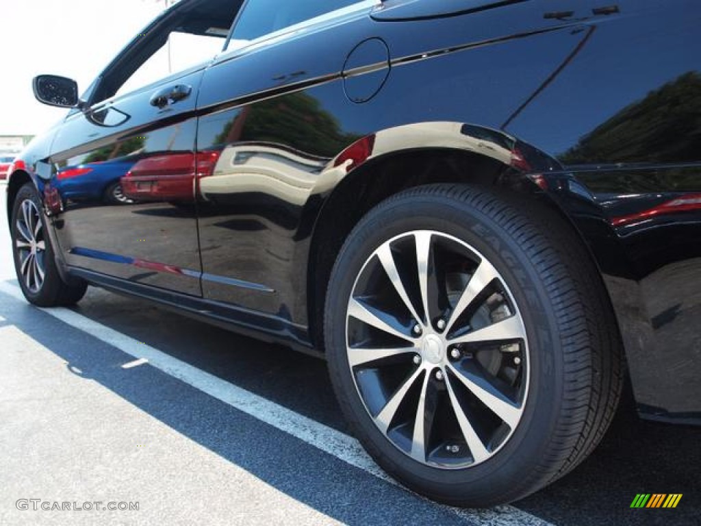 2012 Chrysler 200 S Hard Top Convertible Wheel Photos