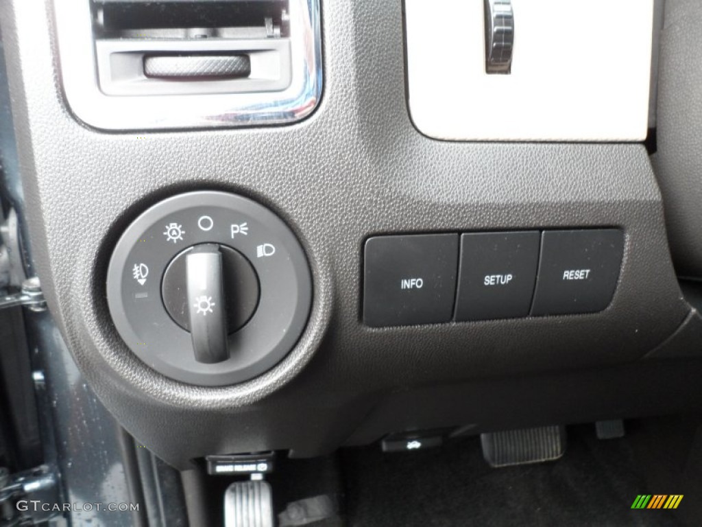 2010 Mercury Mariner V6 Premier Controls Photo #67944944