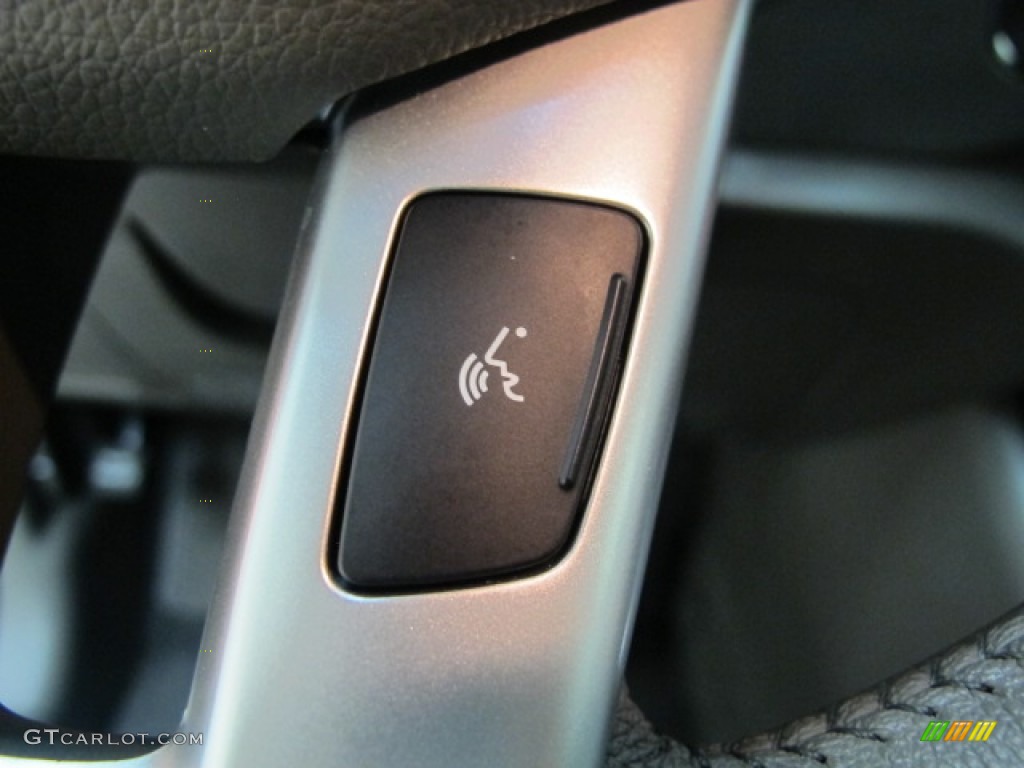 2012 Kia Sportage EX Controls Photo #67945262