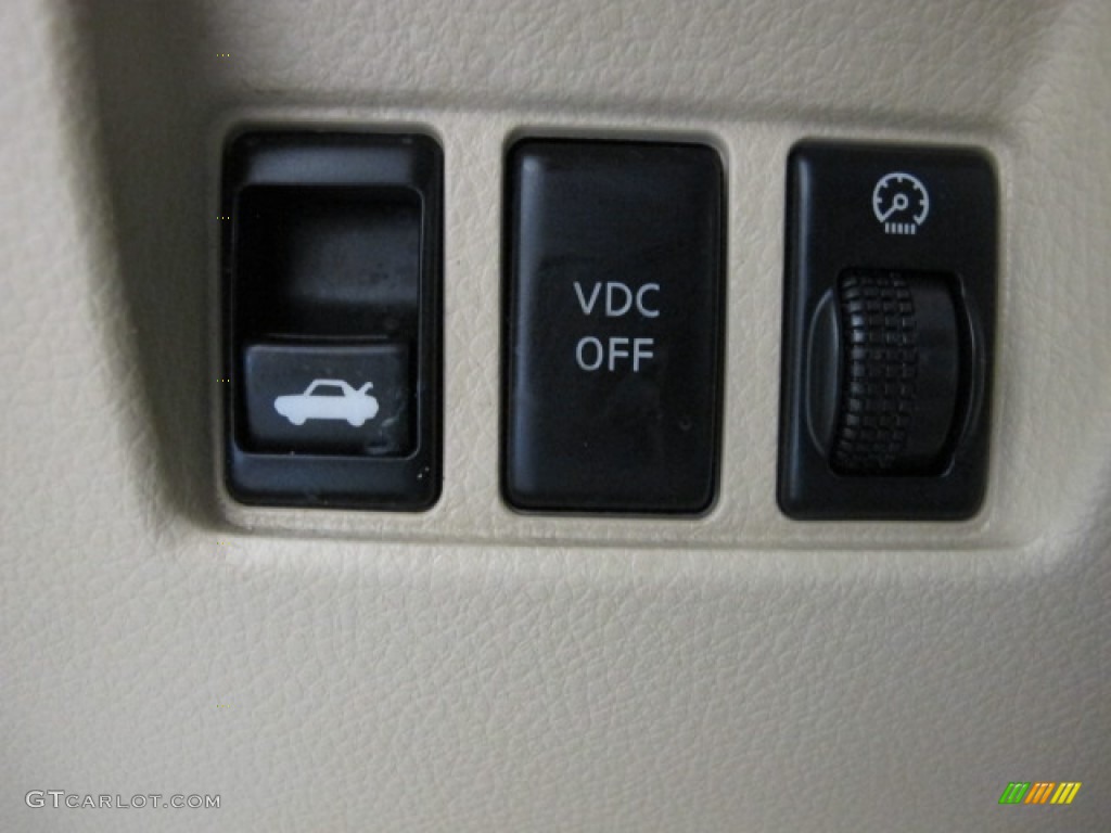 2005 Infiniti G 35 x Sedan Controls Photo #67946387