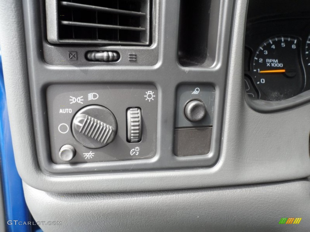 2004 GMC Sierra 1500 Regular Cab Controls Photo #67946828