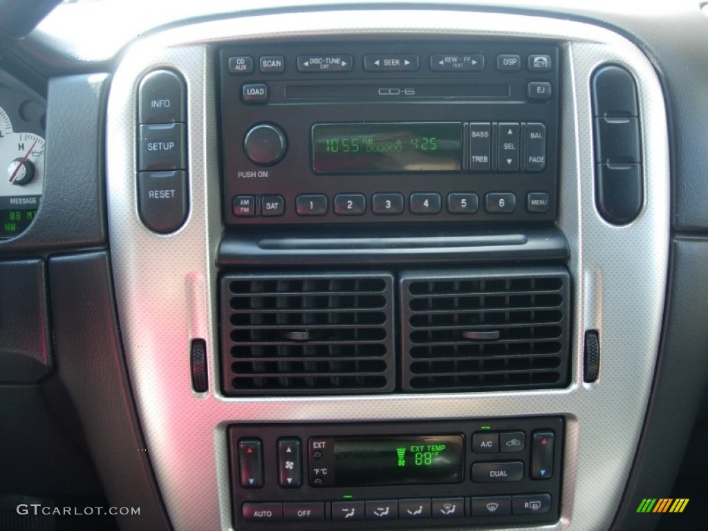 2004 Mercury Mountaineer V8 AWD Audio System Photos