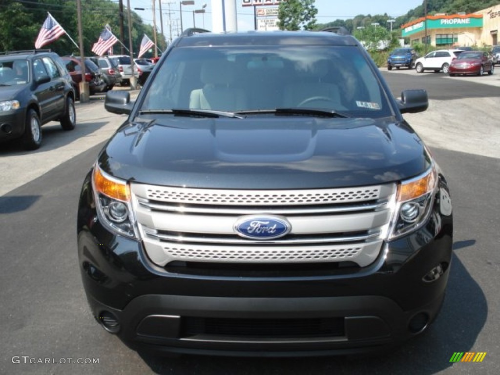 2013 Explorer FWD - Tuxedo Black Metallic / Medium Light Stone photo #3