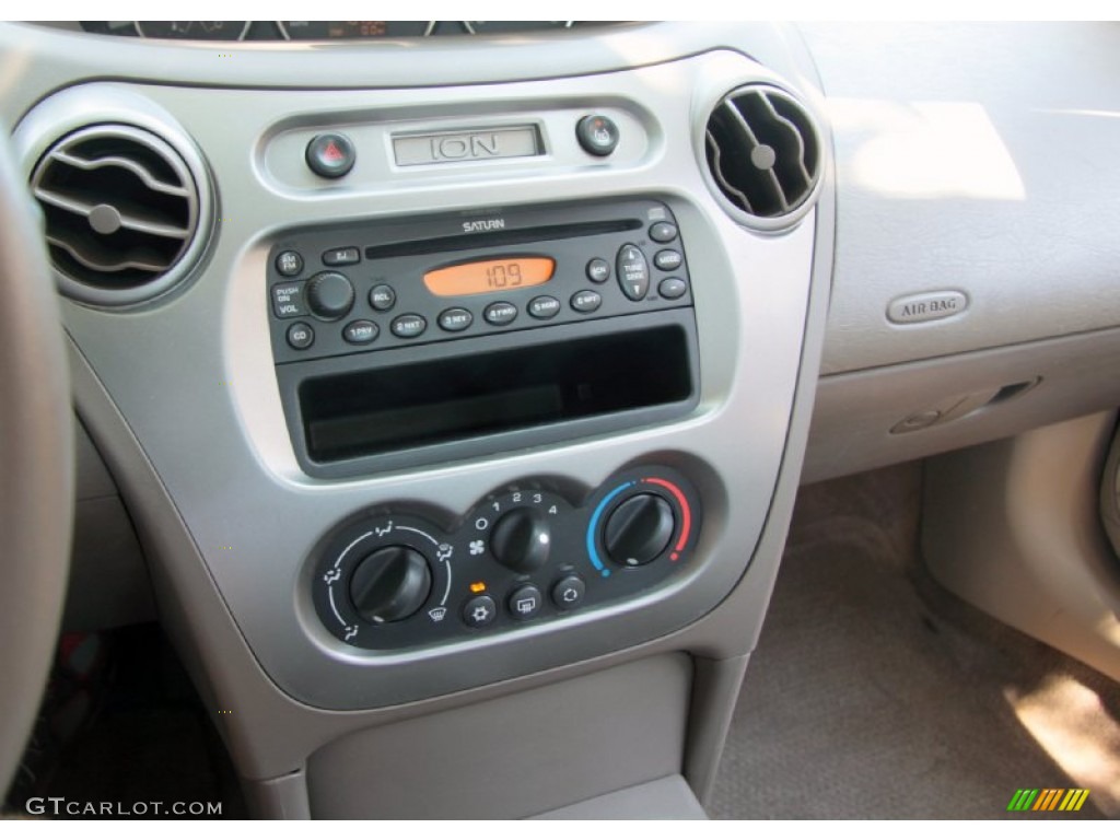 2005 Saturn ION 2 Sedan Controls Photo #67955903