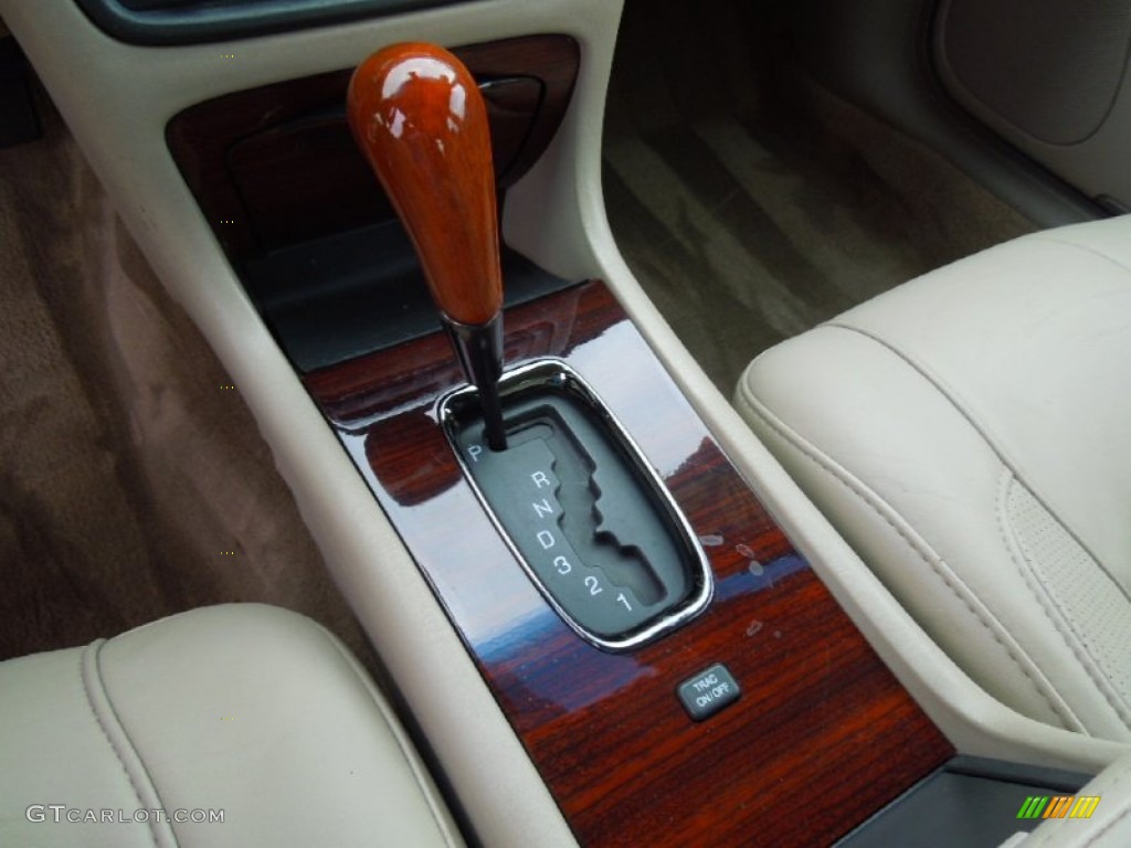 2002 DeVille DTS - White Diamond Pearl / Neutral Shale photo #12